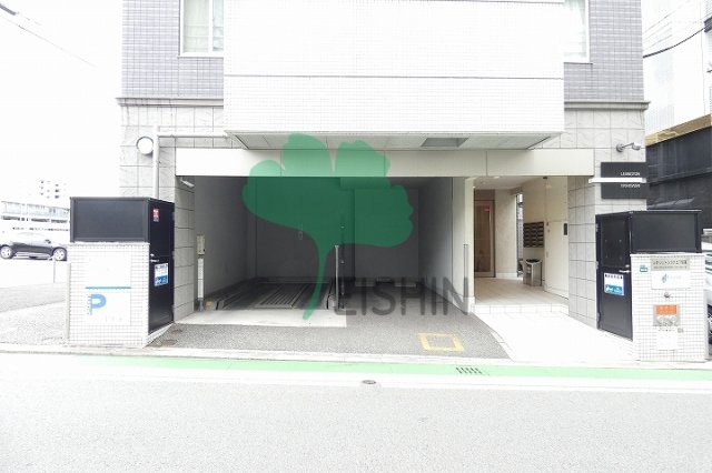 レキシントンスクエア駅東の駐車場