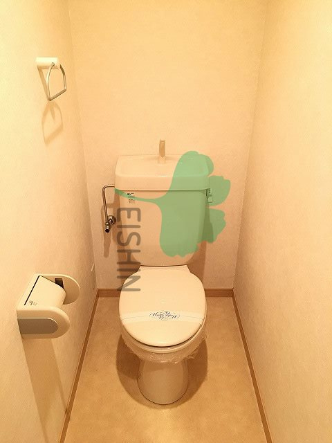 博多Vビルのトイレ|清潔感のあるトイレです。
