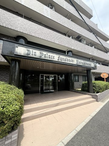 ダイアパレス船橋習志野台のエントランス|エントランス/植栽のある綺麗に管理されているエントランスです