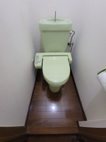 【トイレ】 | 高宮オークマンション | トイレは使用感があるので新品への交換がおすすめ。各種メーカーご紹介できます