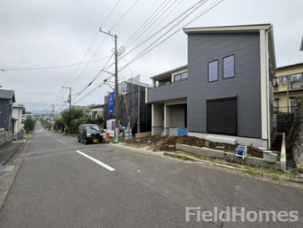 平塚市ふじみ野１丁目新築戸建て　2期1号棟の前面道路含む現地写真|前面道路含む現地写真です。