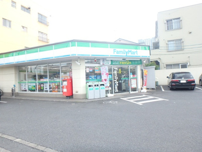ファミリーマート 大宮浅間町店まで130ｍ