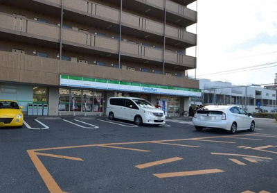 ファミリーマート戸田全農通り店 645m
