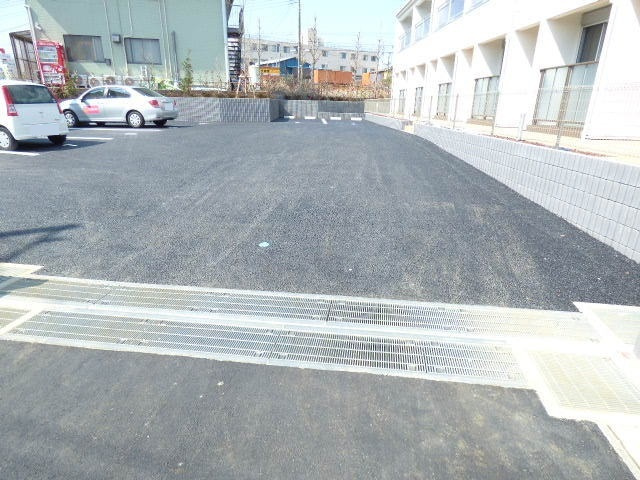 敷地内駐車場。要空き確認。