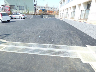 敷地内駐車場。要空き確認。