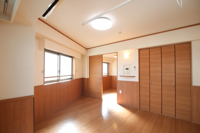 洋室7.7帖※別室参考写真（色・仕様が異なる場合がございます）