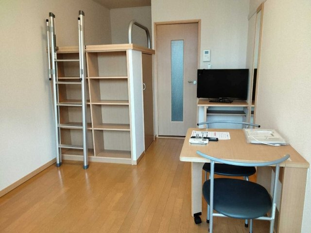レオパレスモンジュイの居間・リビング