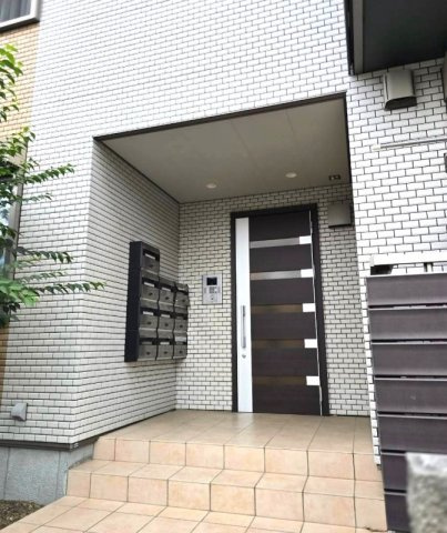 アルヴィータ壱番館のエントランス