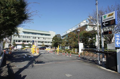 横浜市 栄区役所まで900ｍ