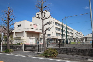 横浜市立本郷小学校まで300ｍ