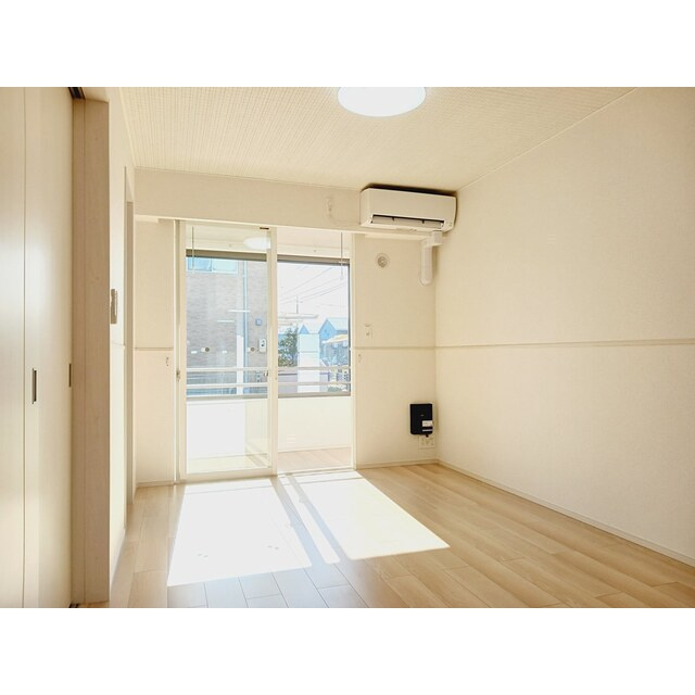 岐阜市北一色１０丁目のアパートの居間・リビング
