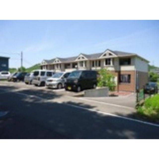 関市倉知のアパートの駐車場