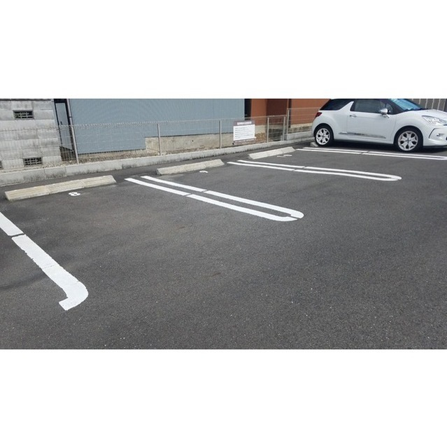 岐阜市長森本町２丁目のアパートの駐車場