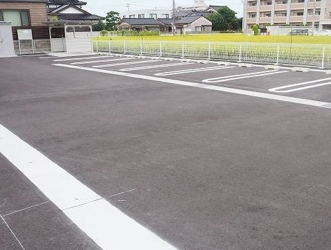ブリエ・カメリアの駐車場|駐車場に車を止められます