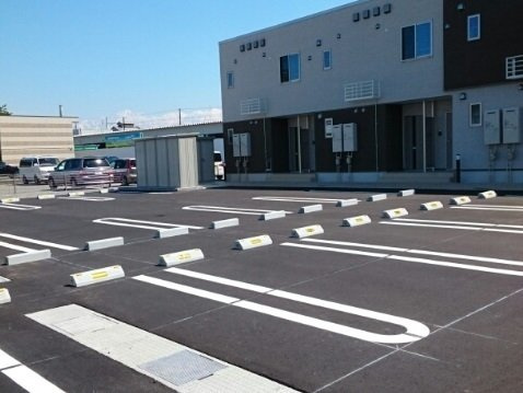 ルミエールＡの駐車場|車をお持ちの方に嬉しい駐車場付きの物件です