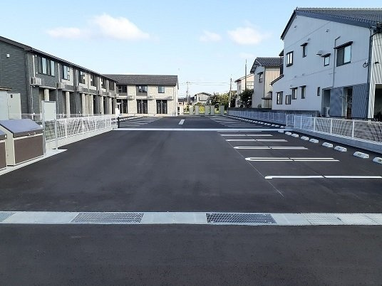 ミラノⅥ　Ｂの駐車場|車をお持ちの方に嬉しい駐車場付きの物件です