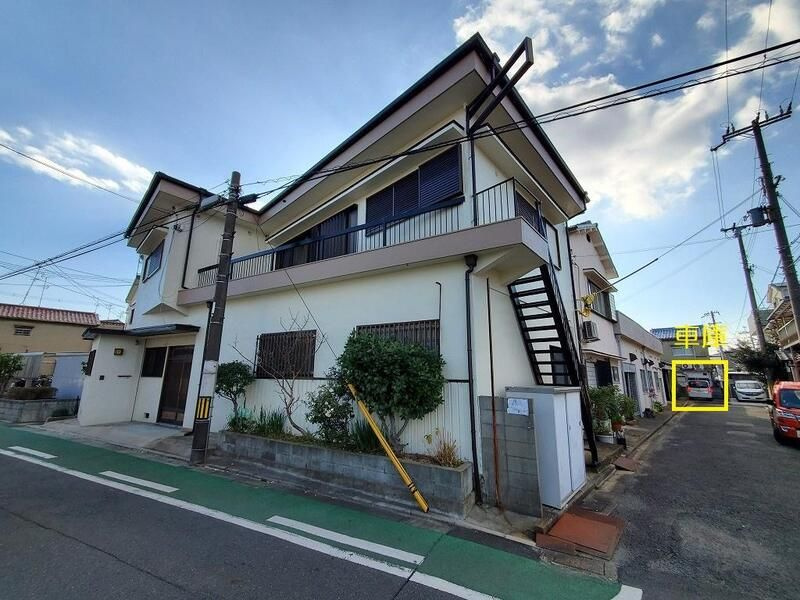門真市浜町戸建貸家の駐車場