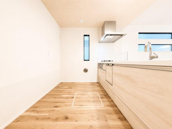 横浜市瀬谷区南台２丁目の新築一戸建のキッチン|広々としたキッチンは、
落ち着いて料理が出来ます！