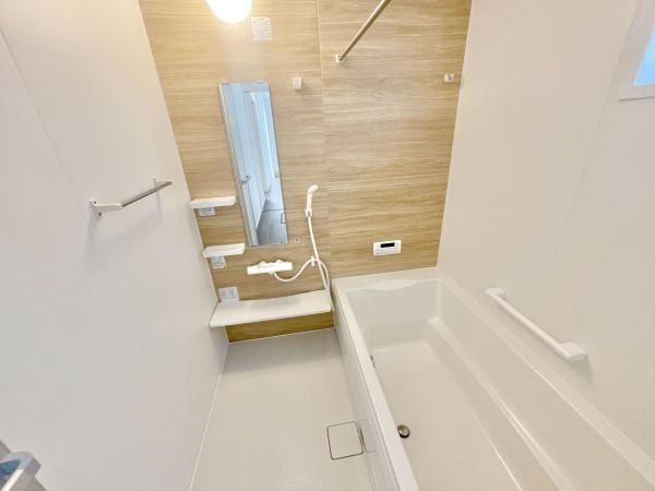 【浴室】 | アクセントパネルで落ち着きのある雰囲気を演出♪毎日の疲れを癒やすバスタイムを。