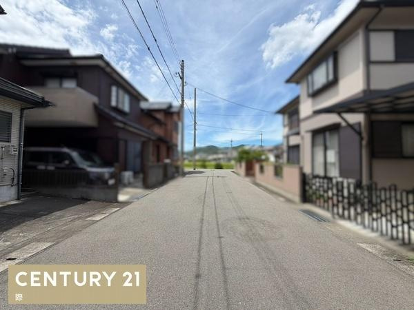 貴志川町前田　中古戸建の前面道路含む現地写真