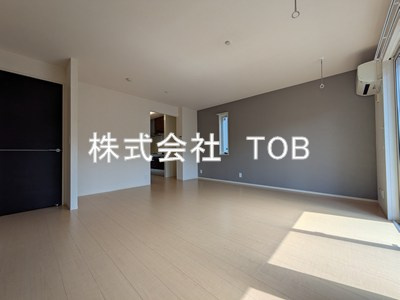 【居間・リビング】 | 下石原３丁目戸建Ａ棟 | リビング15.75帖