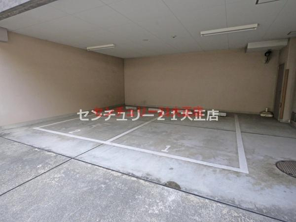 プロシード弁天町の駐車場