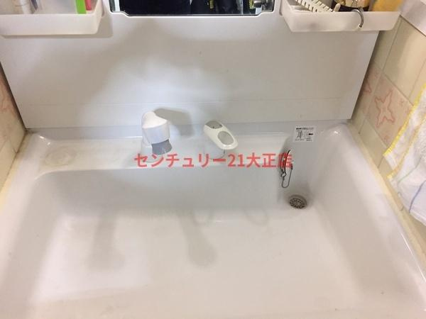 鶴町3丁目貸家の洗面所