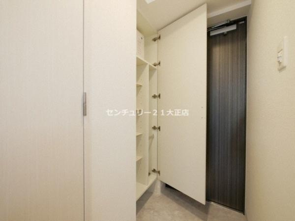 エスリード弁天町グランツの玄関