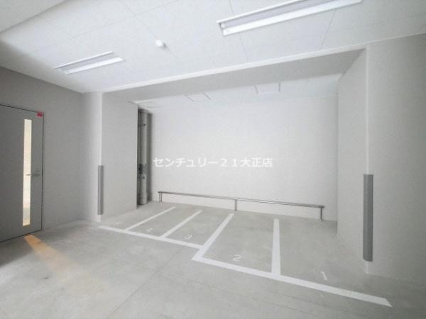 エスリード弁天町グランツの駐車場