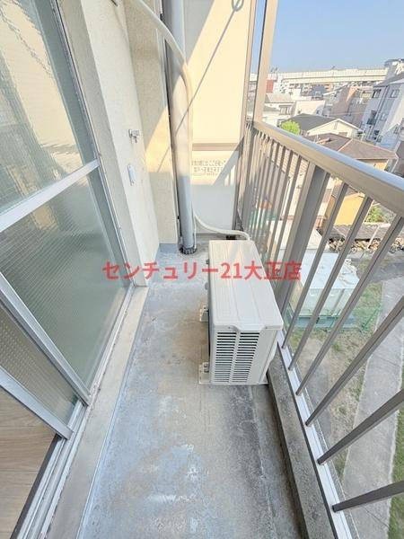 田中町住宅（2号棟）の洗面所|バルコニーに洗濯機置場