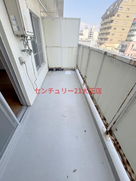 光信ビルのバルコニー