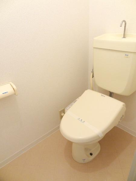 ヴァンコート三軒家東のトイレ|★ウォシュレット機能付き★