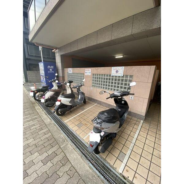 グレース大阪港の駐車場