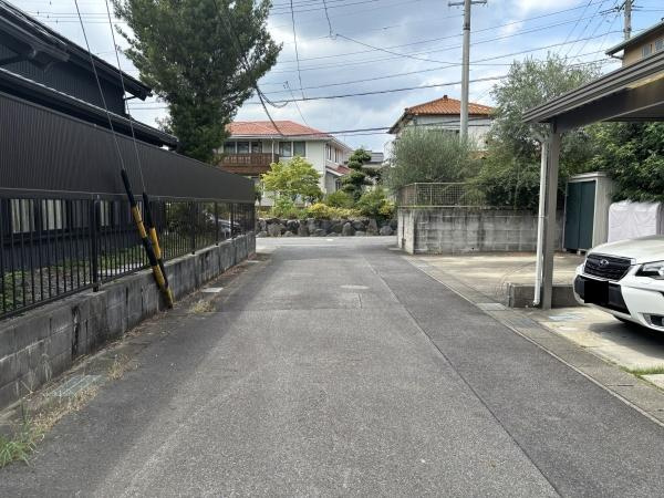 岡崎市上地町・中古戸建の前面道路含む現地写真|前面道路です。