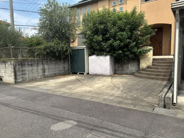 岡崎市上地町・中古戸建の駐車場|３台駐車できます