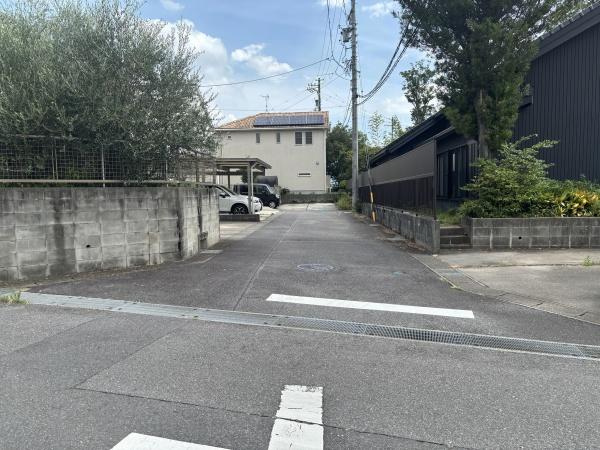 岡崎市上地町・中古戸建の前面道路含む現地写真|前面道路です。
