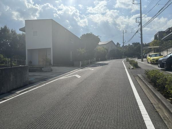 岡崎市桑原町・中古戸建の前面道路含む現地写真|前面道路です。