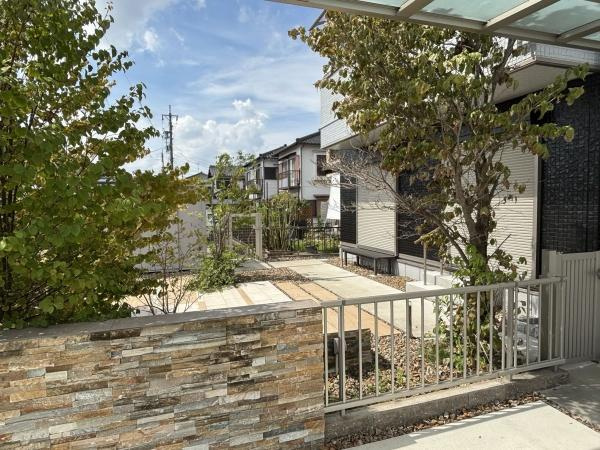 岡崎市北本郷町・中古戸建の庭|ウッドデッキやBBQ。想像が膨らむお庭