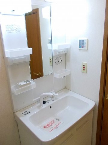 パークヒルズの洗面所|明るい洗面所です