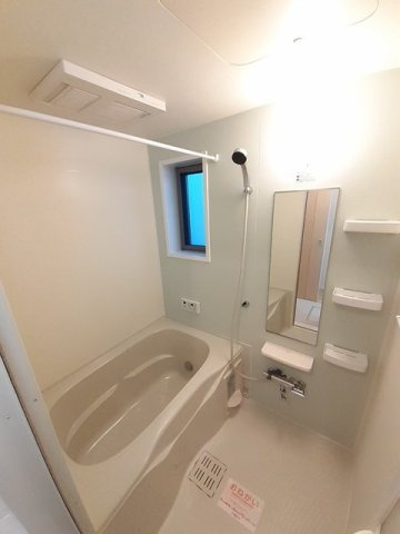 ノイカルムＤの浴室|ゆったり過ごせるお風呂です