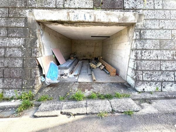 川崎市麻生区王禅寺東３丁目の新築一戸建の駐車場|大切な愛車を雨の日でも濡れずに駐車できます。