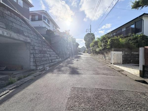 川崎市麻生区王禅寺東３丁目の新築一戸建の前面道路含む現地写真|車の通りが少ない前面道路です！
