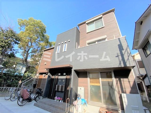 Premiereのエントランス