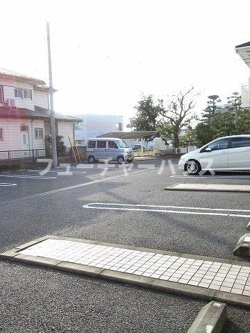 ラポールＢの駐車場|車をお持ちの方に嬉しい駐車場付きの物件です