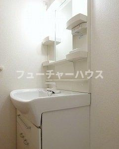ラポールＢの洗面所|ゆったりとスペースのある洗面所