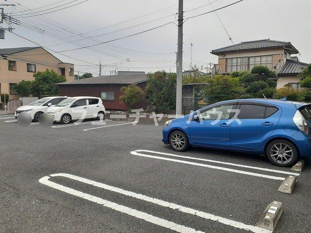 グランツの駐車場|車をお持ちの方に嬉しい駐車場付きの物件です