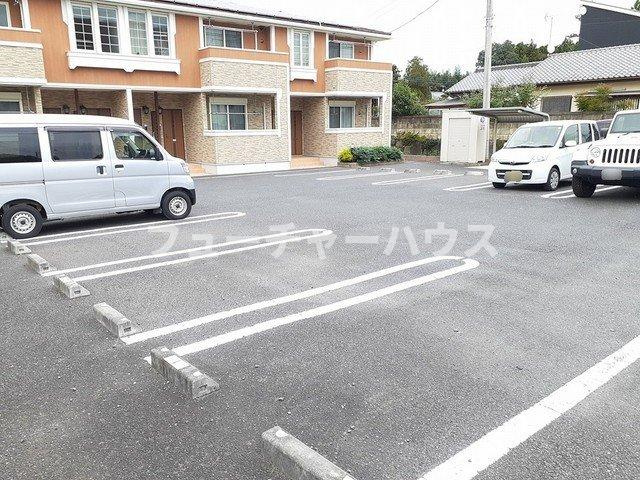 エスポワールの駐車場|駐車場があるので、車を買う予定の方も安心です