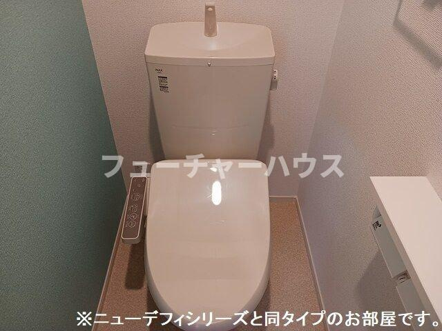 トレジャーのトイレ|落ち着いた色調のトイレです