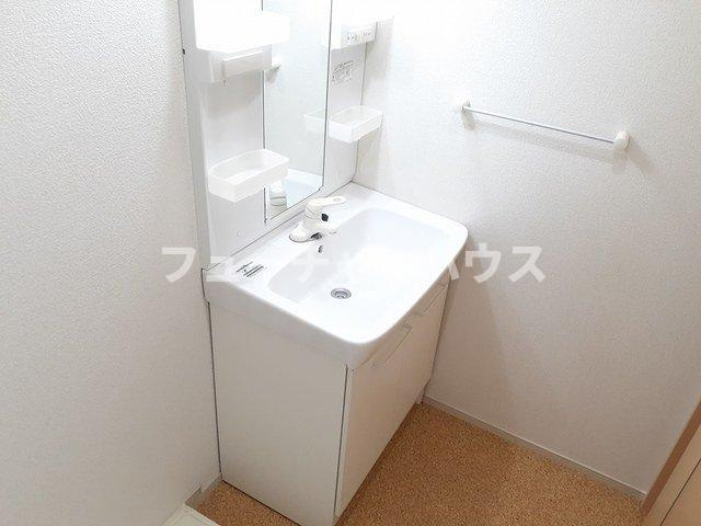 Ｋ’ｓル・クープルⅣの洗面所|ゆったりとスペースのある洗面所