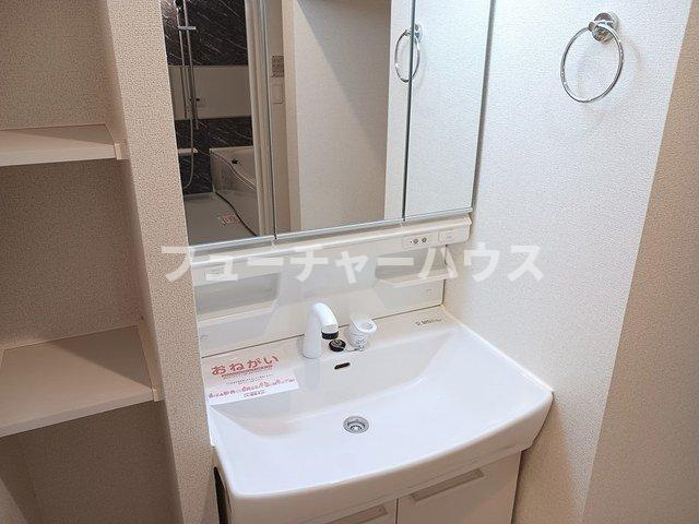 プラシードＫ　Ｂの洗面所|明るい洗面所です
